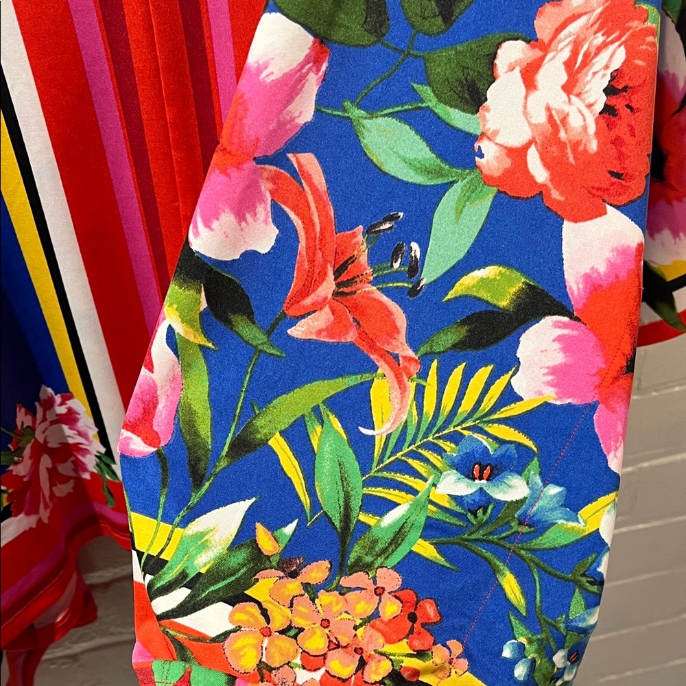 VENUS Vibrant Floral Women's Blouse - Picture 5 of 6